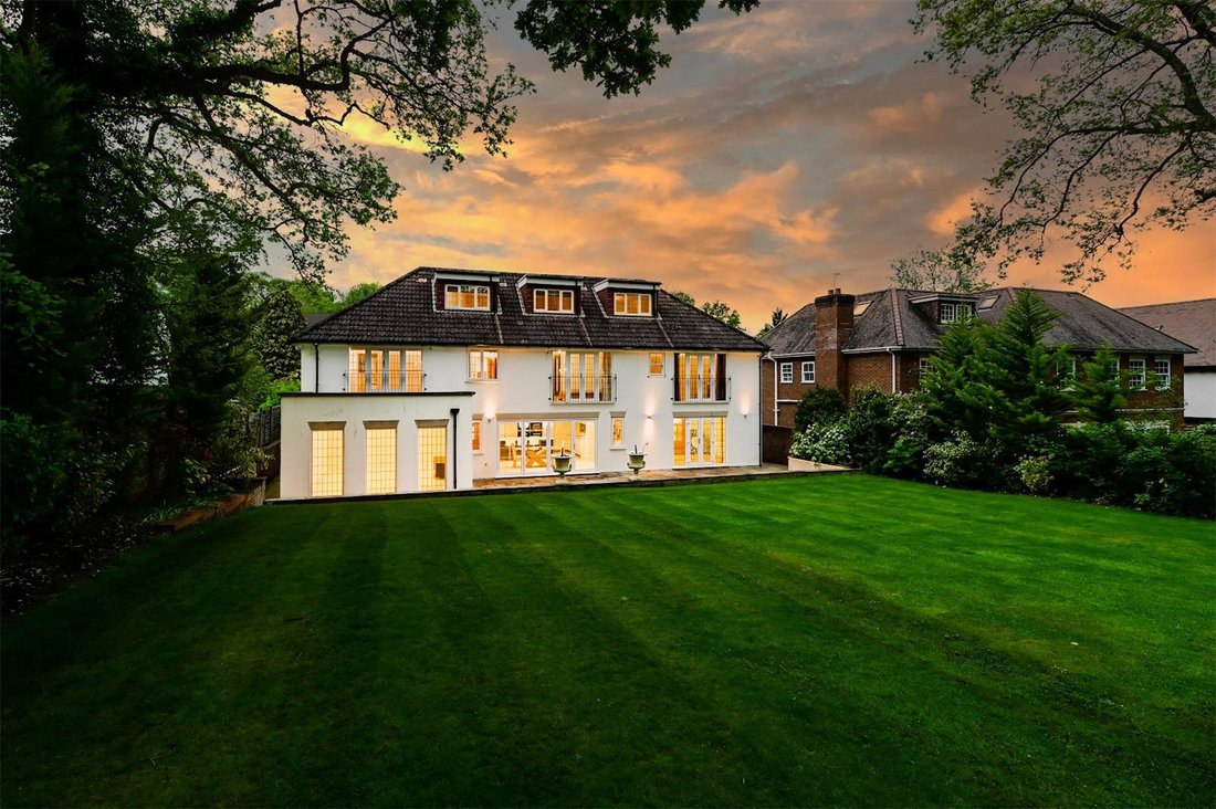 7 Bedroom Detached House For Sale In In Gerrards Cross, England, United