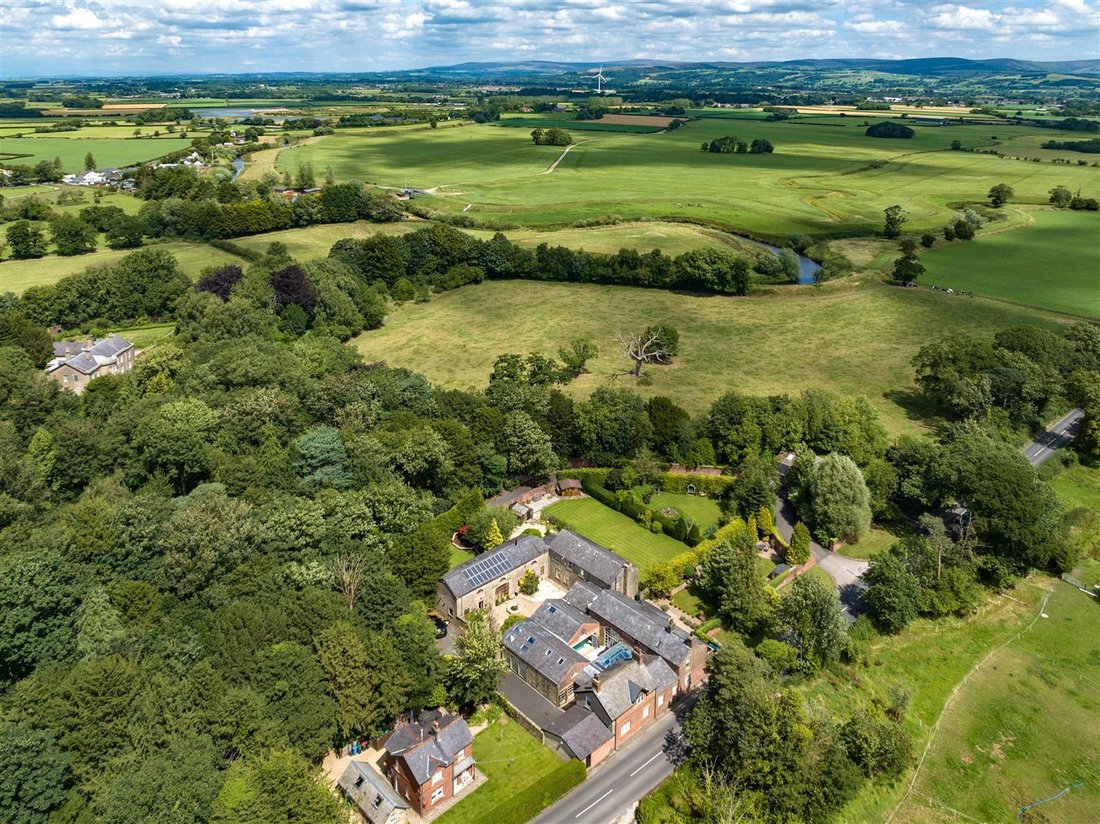4 Bedroom Farm House For Sale In St. In Preston, England, United