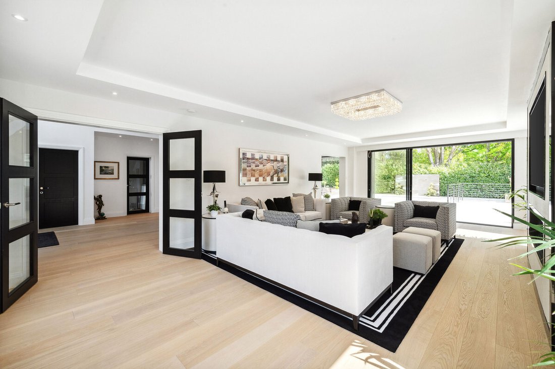 5 Bedroom Detached House For Sale In In Virginia Water, England, United