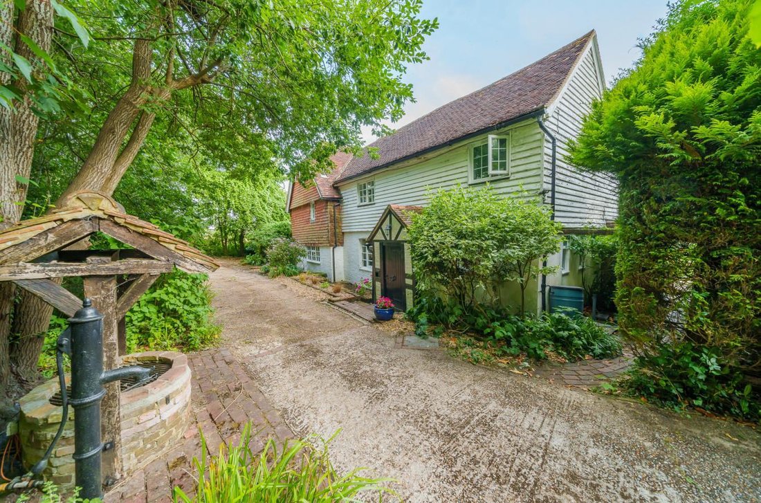 5 Bedroom Detached House For Sale In In Heathfield, England, United