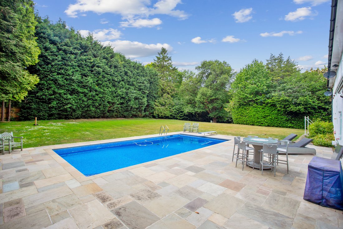 6 Bedroom Detached House For Sale In Lower Kingswood, England, United Kingdom For Sale (13318916)