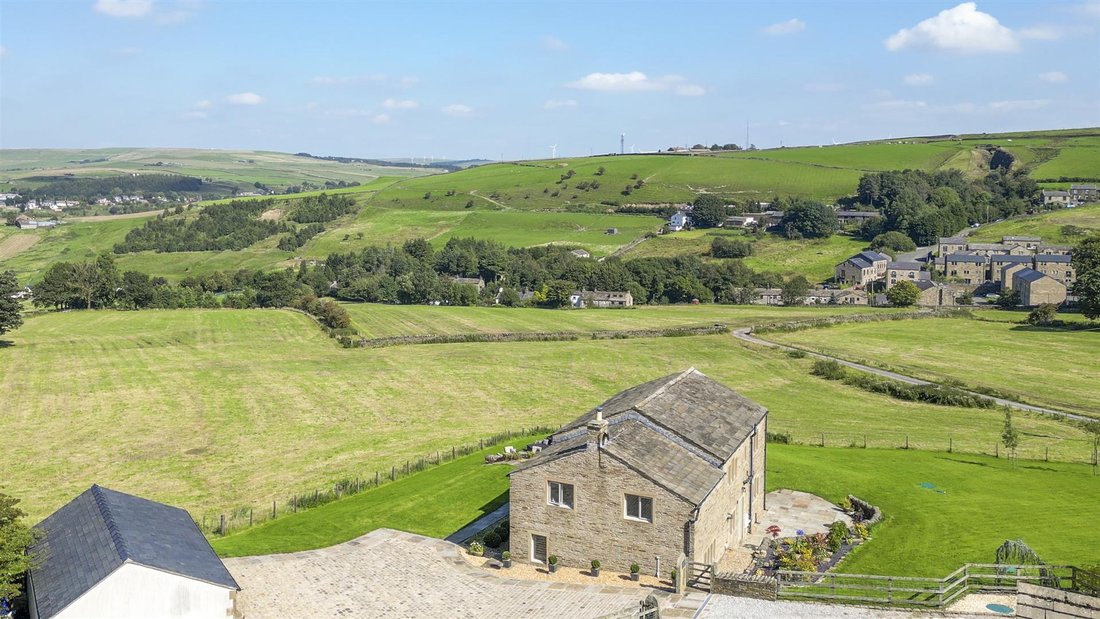 4 Bedroom Detached House For Sale In In Waterfoot, England, United