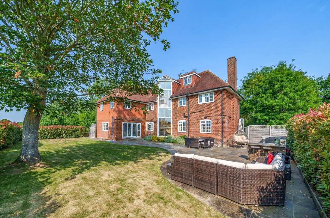 5 Bedroom Detached House For Sale In West In Leybourne, England, United