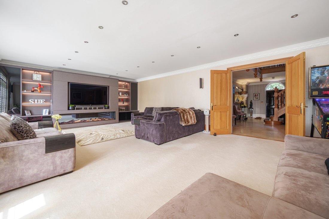 House in Kingswood, Reigate and Banstead, England 5 - 13318912