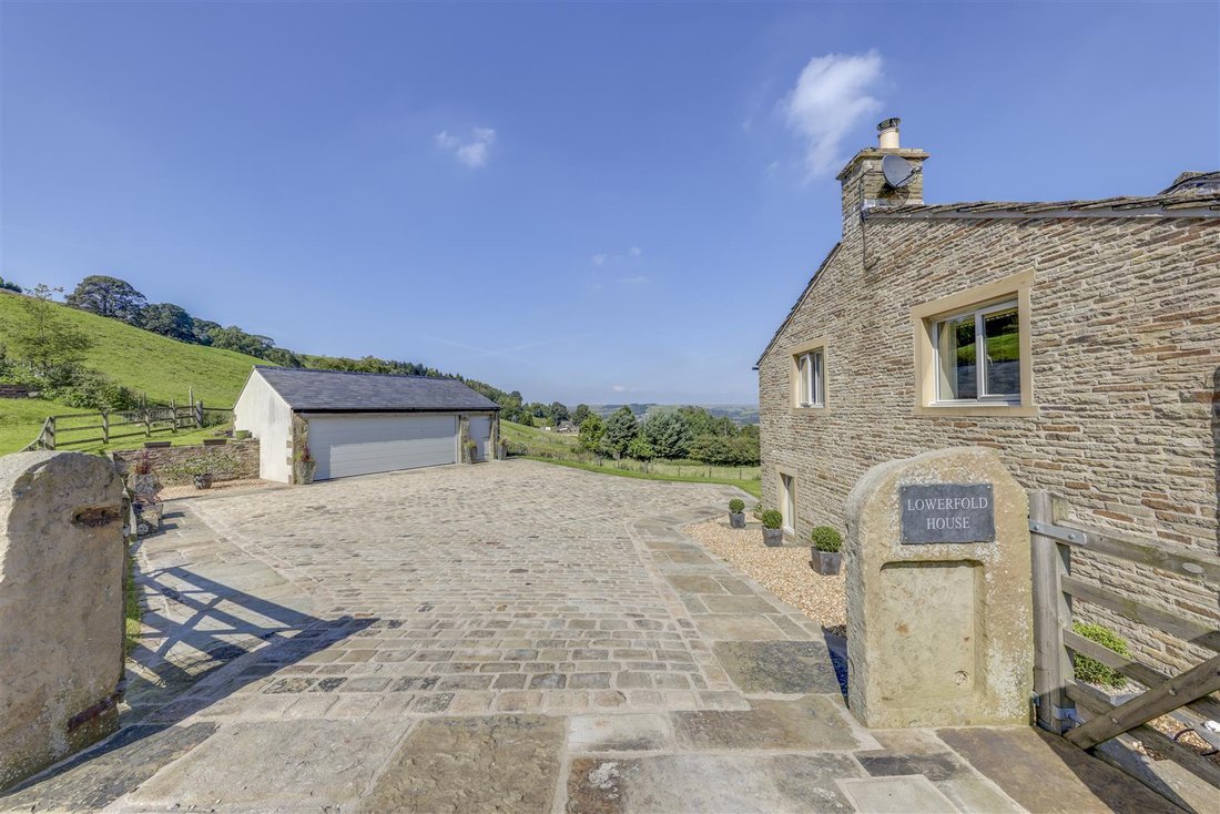 4 Bedroom Detached House For Sale In In Waterfoot, England, United