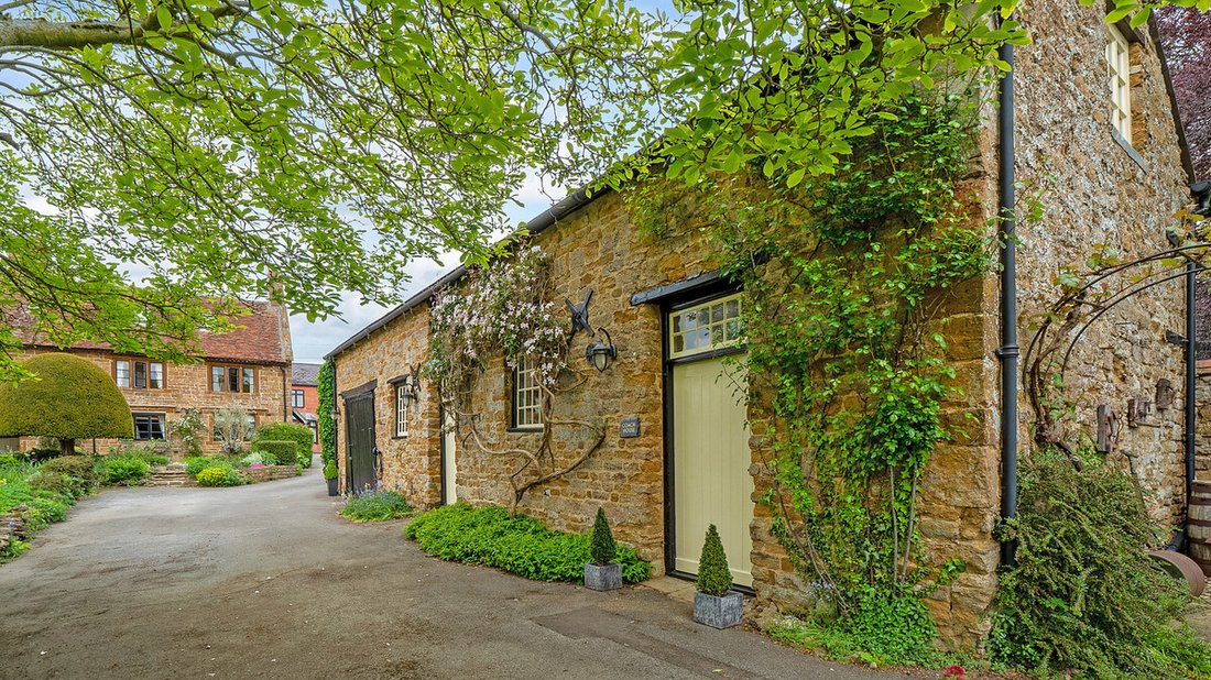 4 Bedroom Detached House For Sale In In Braunston, England, United