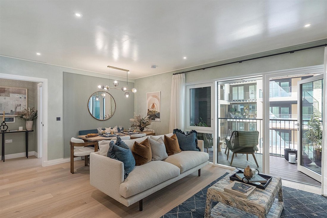 2 Bedroom Flat For Sale In London In London, England, United Kingdom