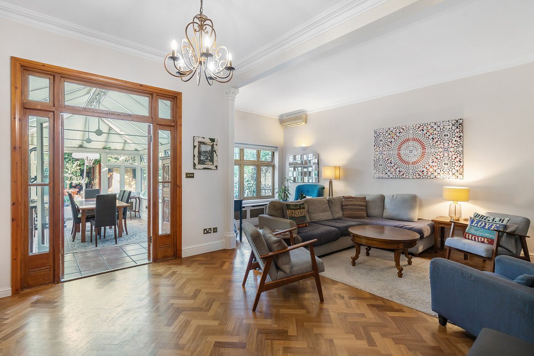 House in Gunnersbury, Hounslow, England 4 - 13318496