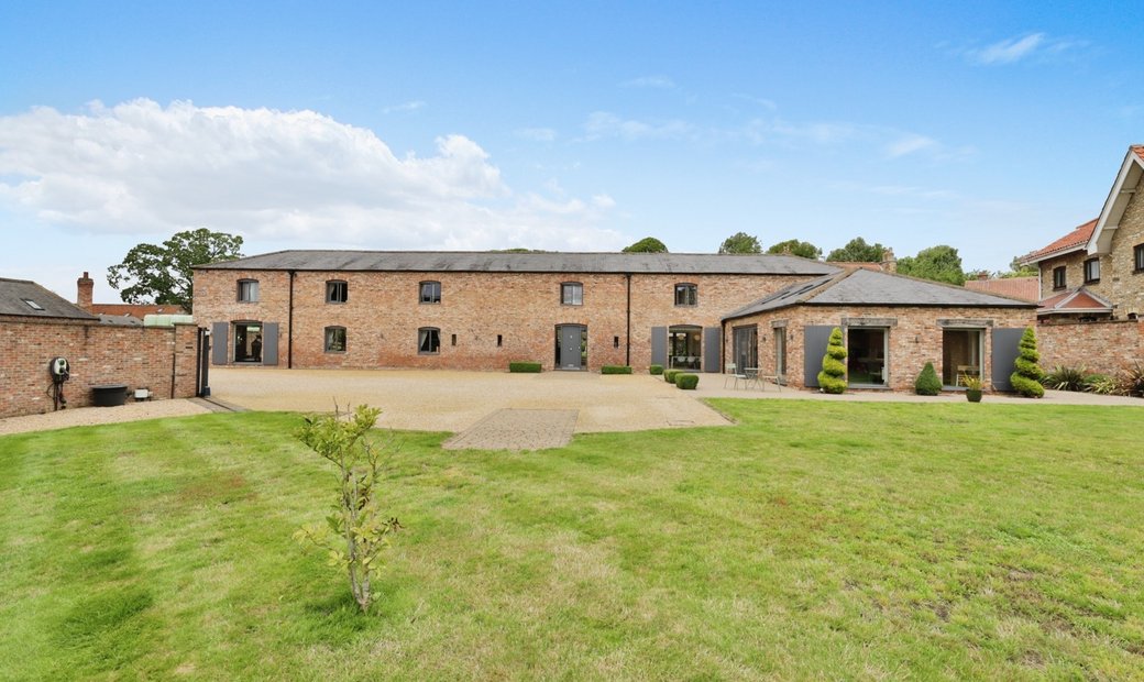 4 Bedroom Detached House For Sale In In Brantingham, England, United Kingdom For Sale (13317663)