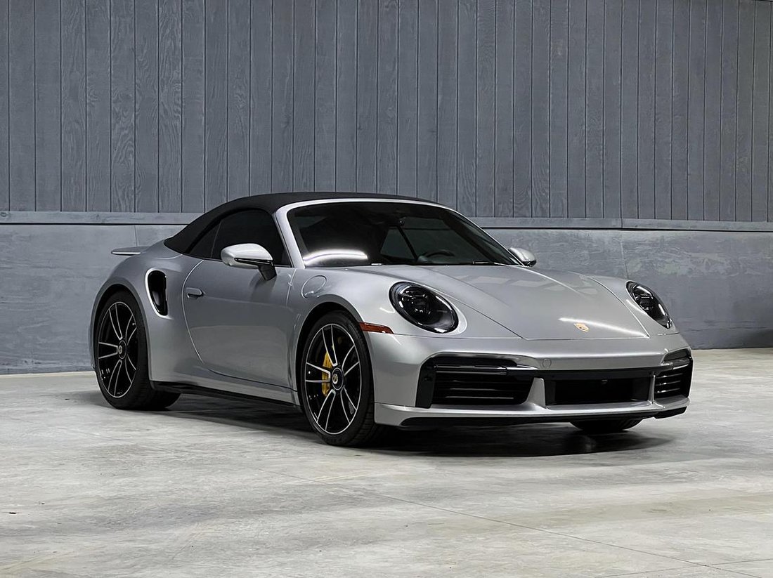 Cabriolet in Hallandale Beach, FL, United States 2 - 13337140