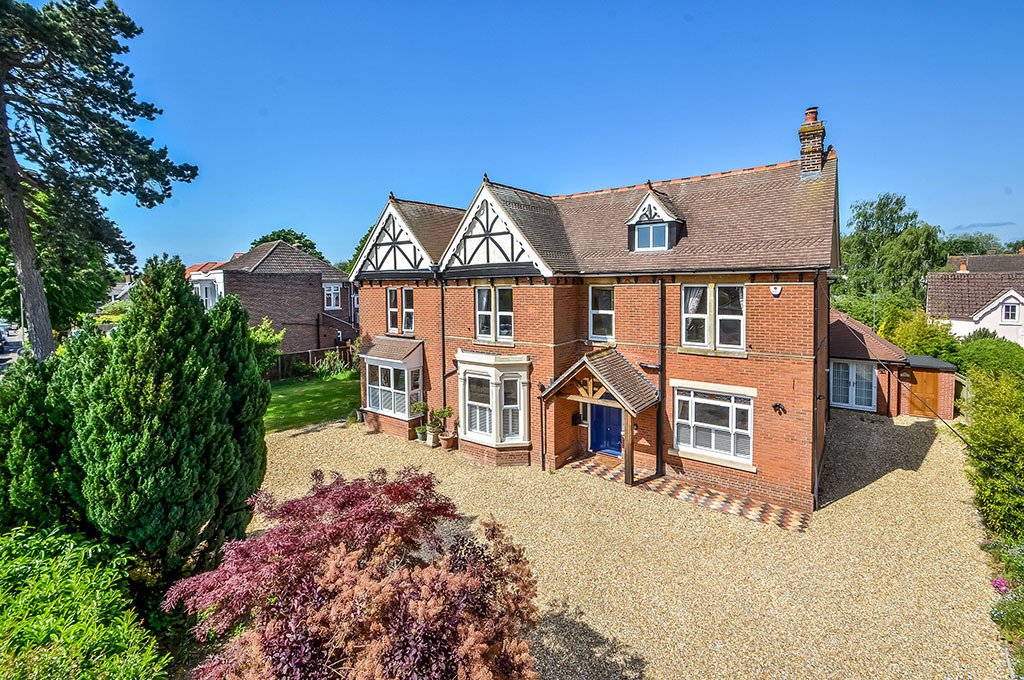 5 Bedroom Detached House For Sale In Havant In Havant, England, United