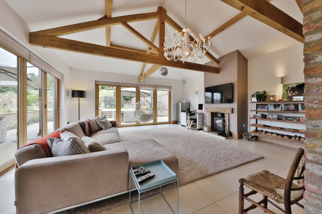 4 Bedroom Detached House For Sale In In Brantingham, England, United