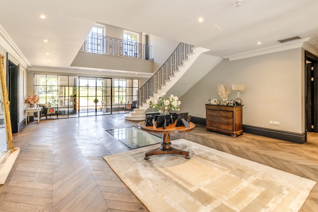 9 Bedroom Detached House For Sale In In Radlett, England, United