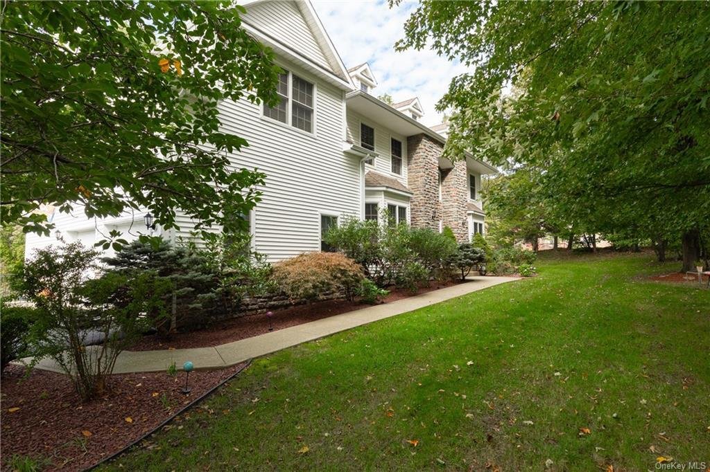 8 Michaels Lane, Poughkeepsie, Ny 12603 In Spackenkill, New York