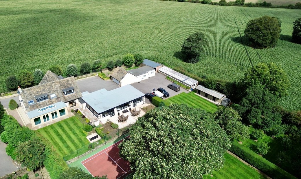 4 Bedroom Detached House For Sale In In Brighouse, England, United