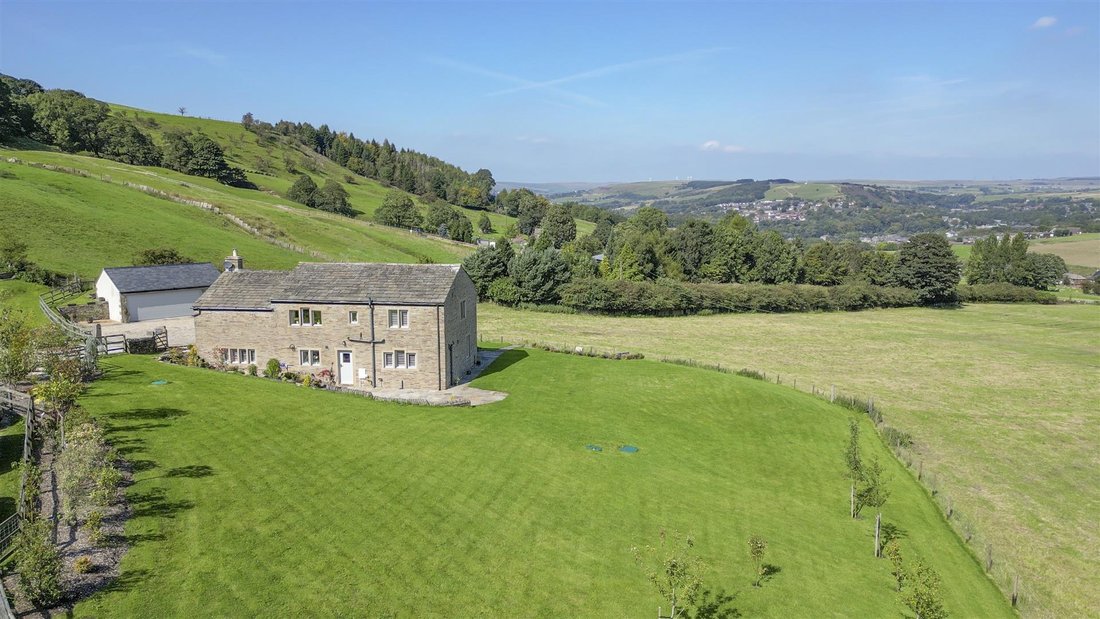 4 Bedroom Detached House For Sale In In Waterfoot, England, United