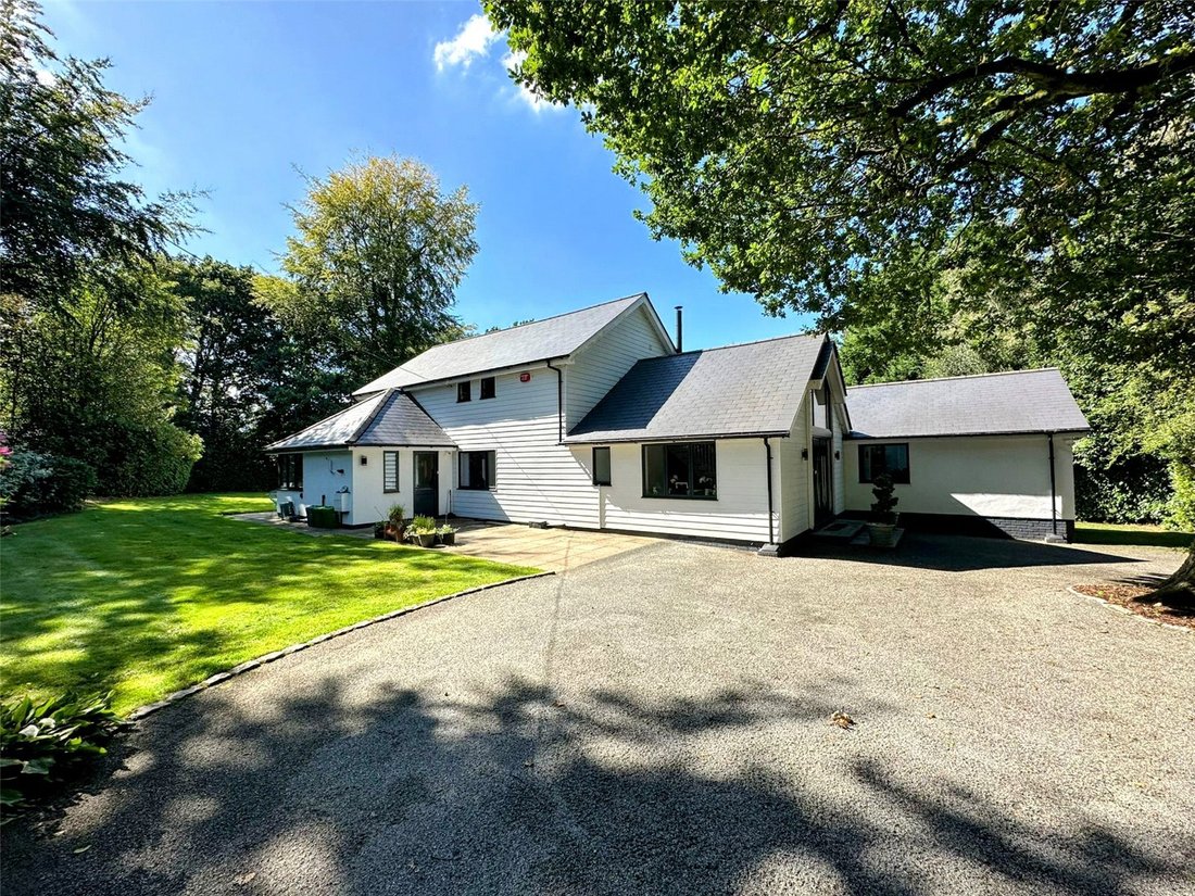 5 Bedroom Detached House For Sale In In Crawley Down, England, United