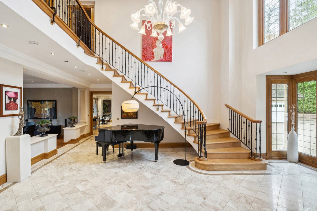 8 Bedroom Detached House For Sale In In Virginia Water, England, United