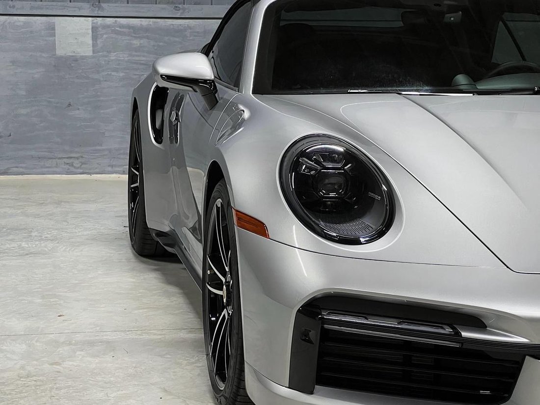 Cabriolet in Hallandale Beach, FL, United States 3 - 13337140