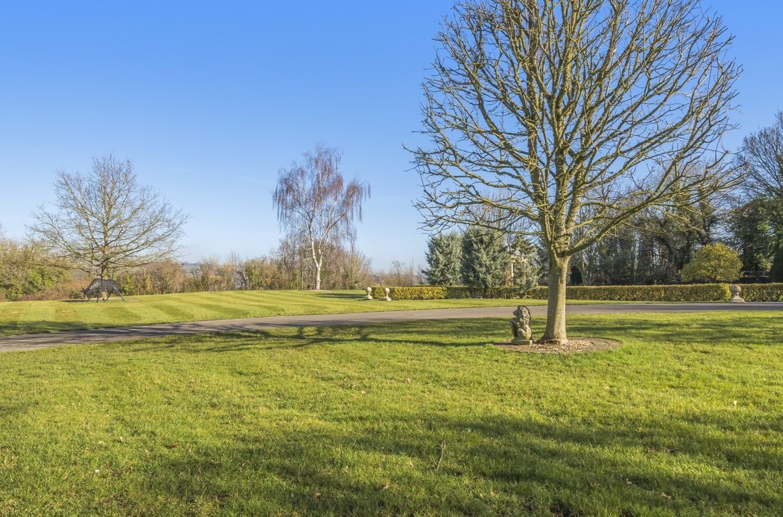 6 Bedroom Detached House For Sale In In Paulton, England, United