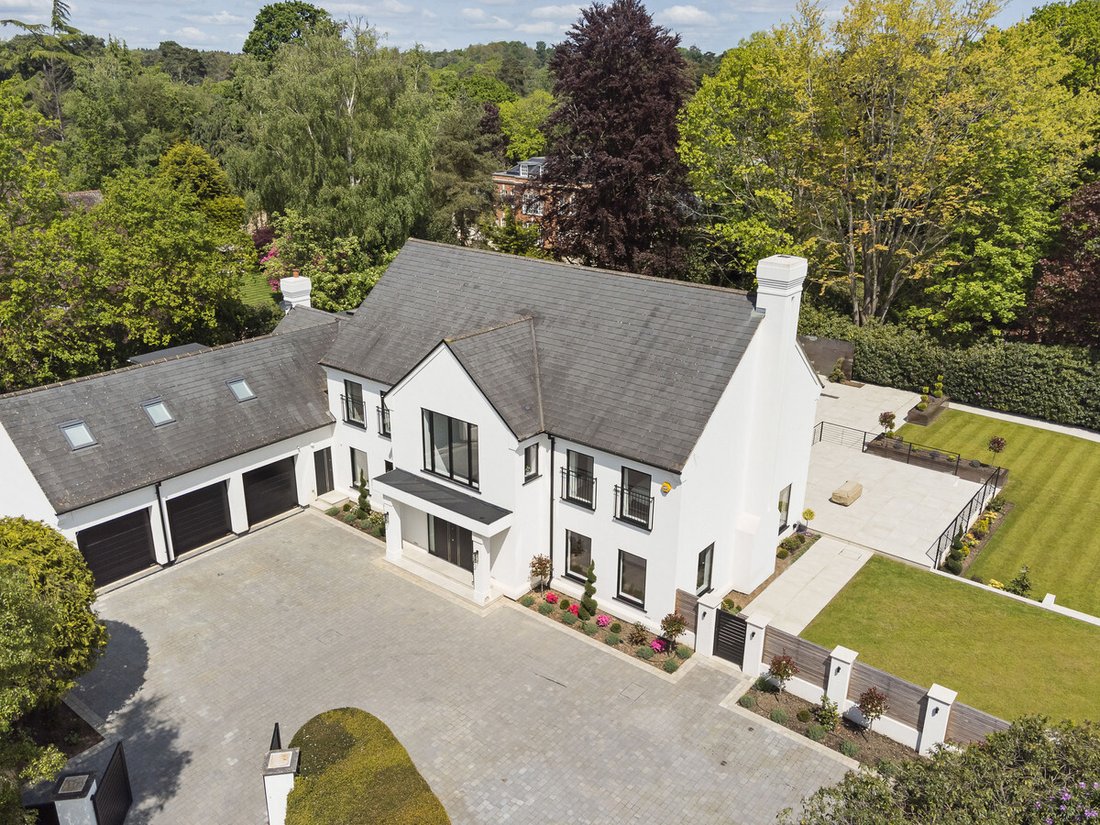 5 Bedroom Detached House For Sale In In Virginia Water, England, United