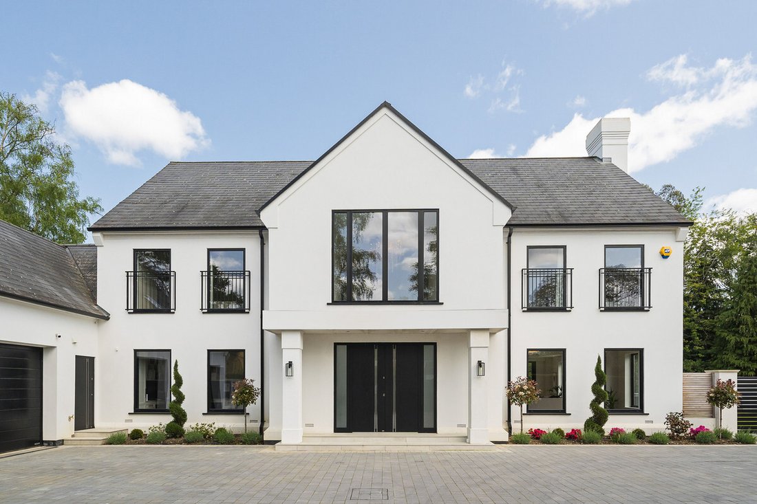 5 Bedroom Detached House For Sale In In Virginia Water, England, United