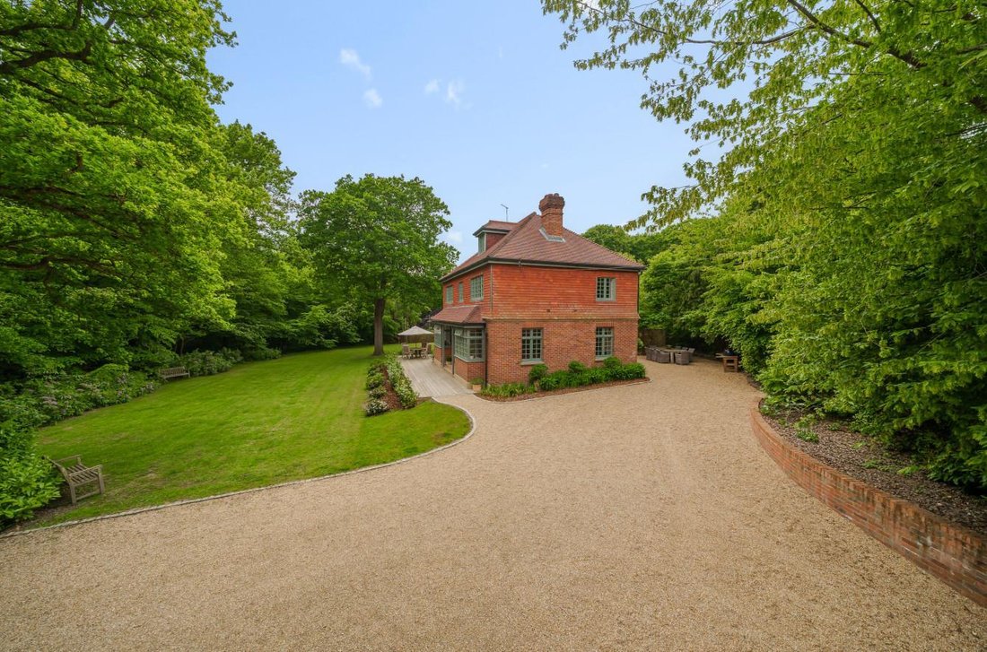 5 Bedroom Detached House For Sale In In Crowhurst, England, United