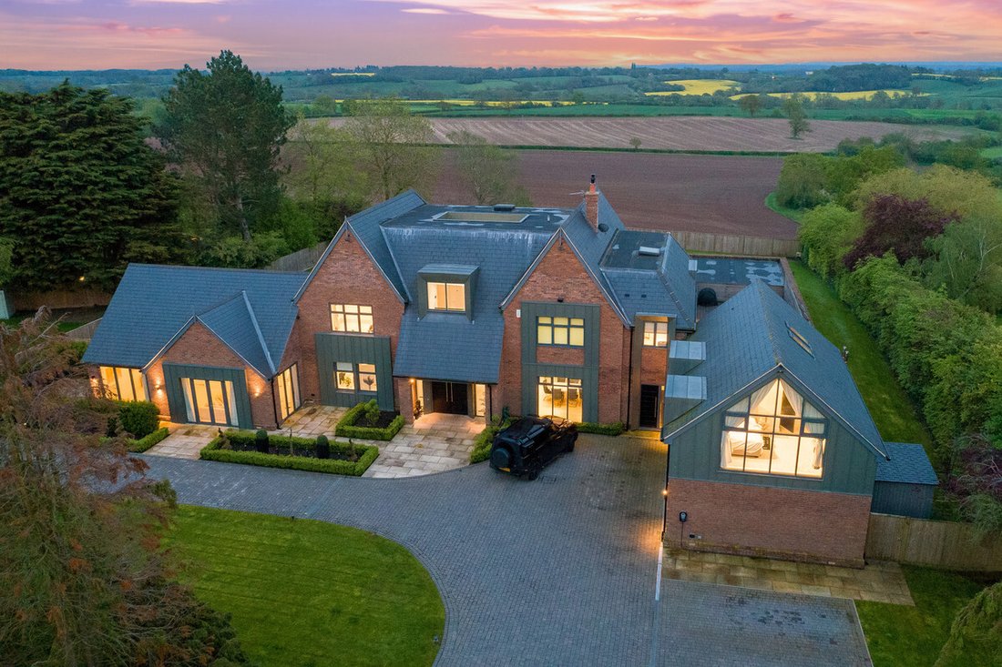 6 Bedroom Detached House For Sale In In Claverdon, England, United