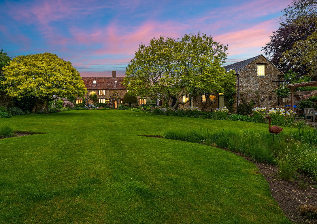 4 Bedroom Detached House For Sale In In Braunston, England, United Kingdom For Sale (13318109)