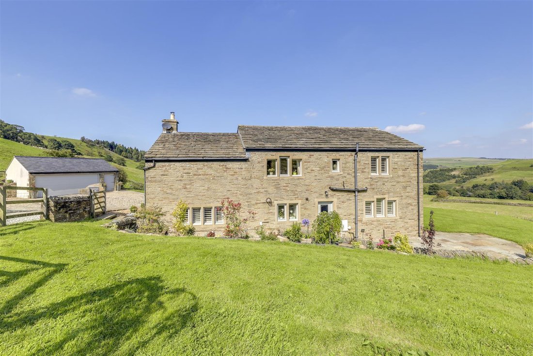 4 Bedroom Detached House For Sale In In Waterfoot, England, United