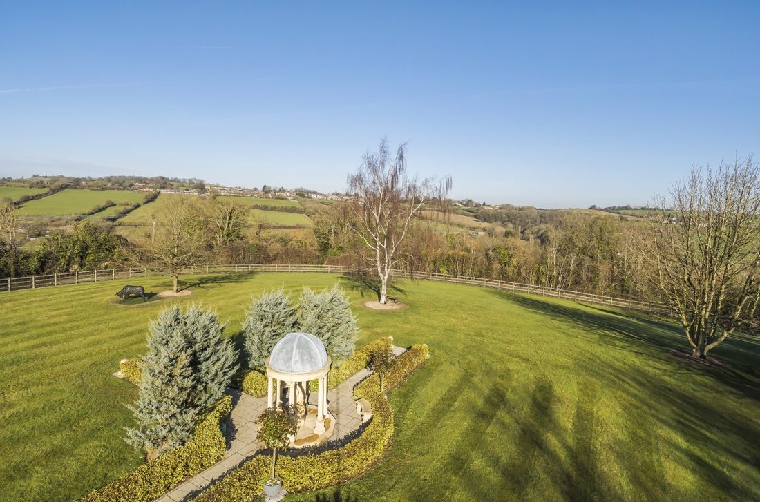 6 Bedroom Detached House For Sale In In Paulton, England, United