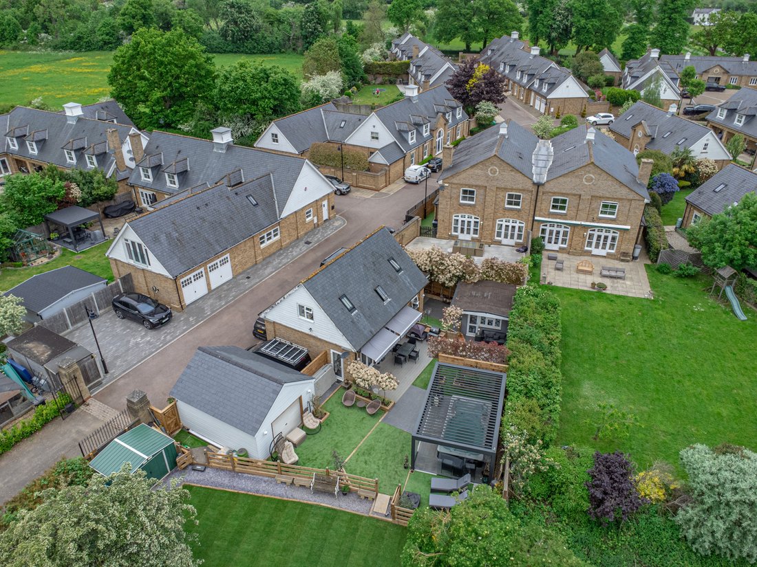 6 Bedroom House For Sale In Goffs Oak In Goff's Oak, England, United