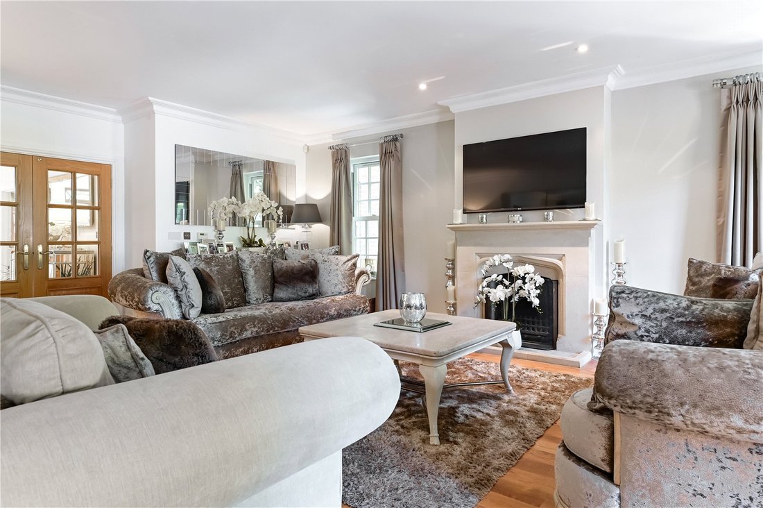 5 Bedroom Detached House For Sale In In Seer Green, England, United