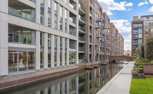 Apartment in Chelsea Harbour, England 1