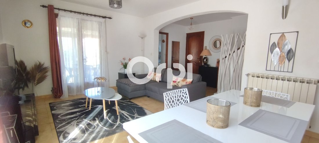 House in Six-Fours-les-Plages, Provence-Alpes-Côte d'Azur, France 2 - 12830768