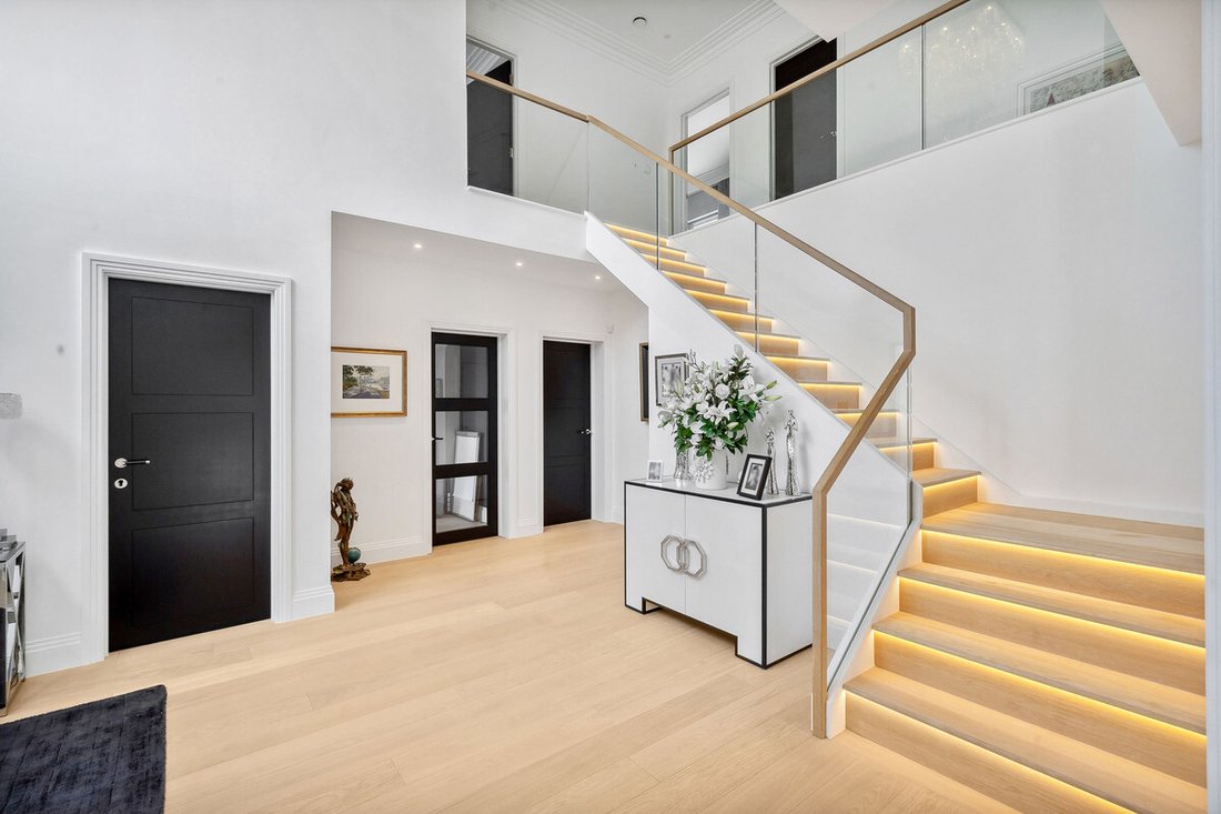 5 Bedroom Detached House For Sale In In Virginia Water, England, United