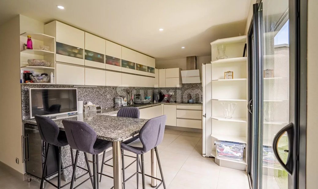 Appartement T5 De 166m2 In Saint Genis Pouilly, Auvergne Rhône Alpes, France For Sale (13335467)