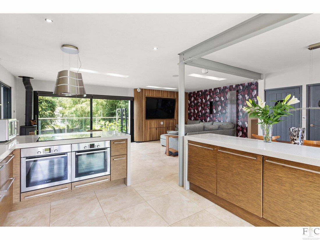 6 Bedroom Detached House For Sale In In South Kilworth, England, United