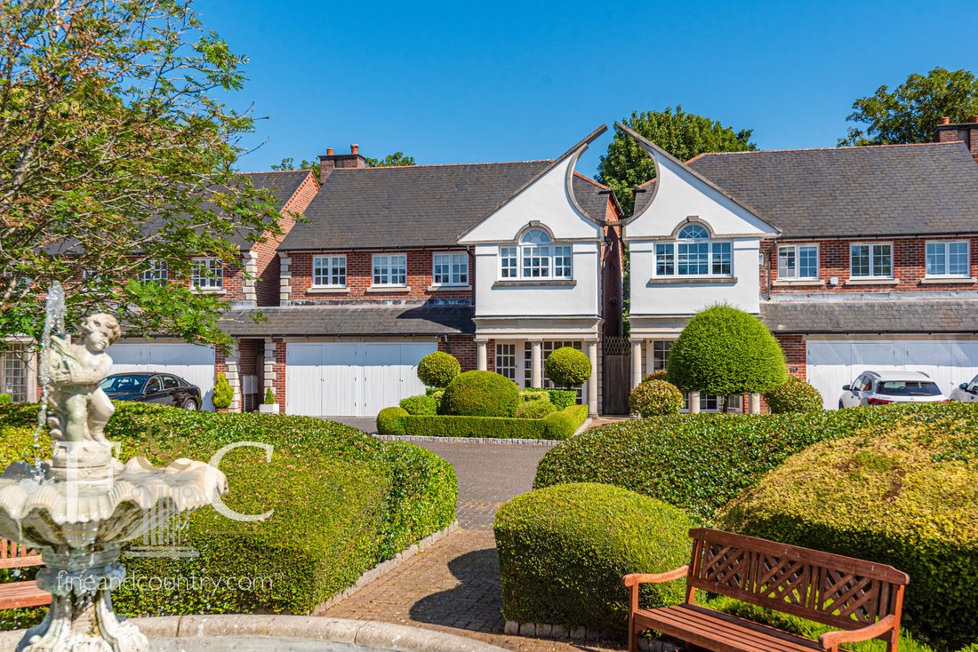 5 Bedroom Detached House On The In Broxbourne, England, United Kingdom