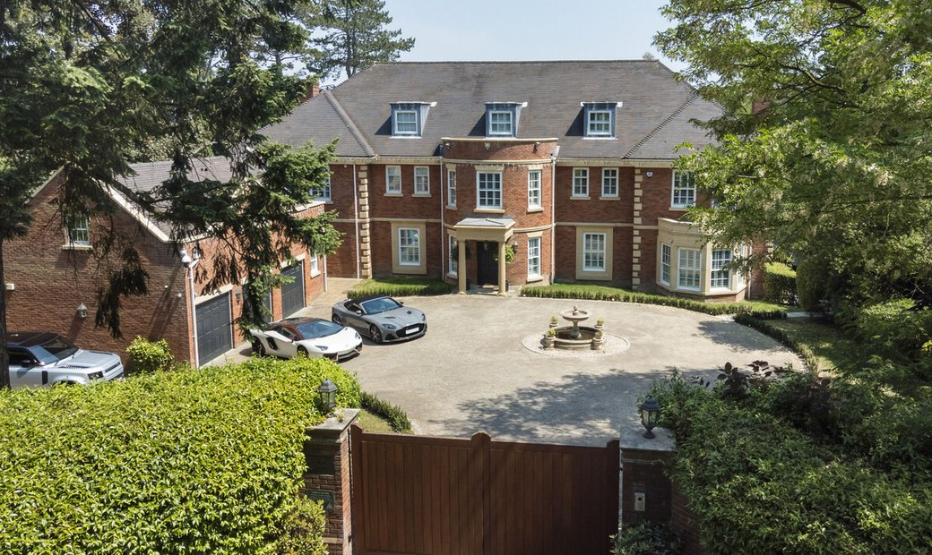 7 Bedroom Detached House For Sale In In Oxshott, England, United