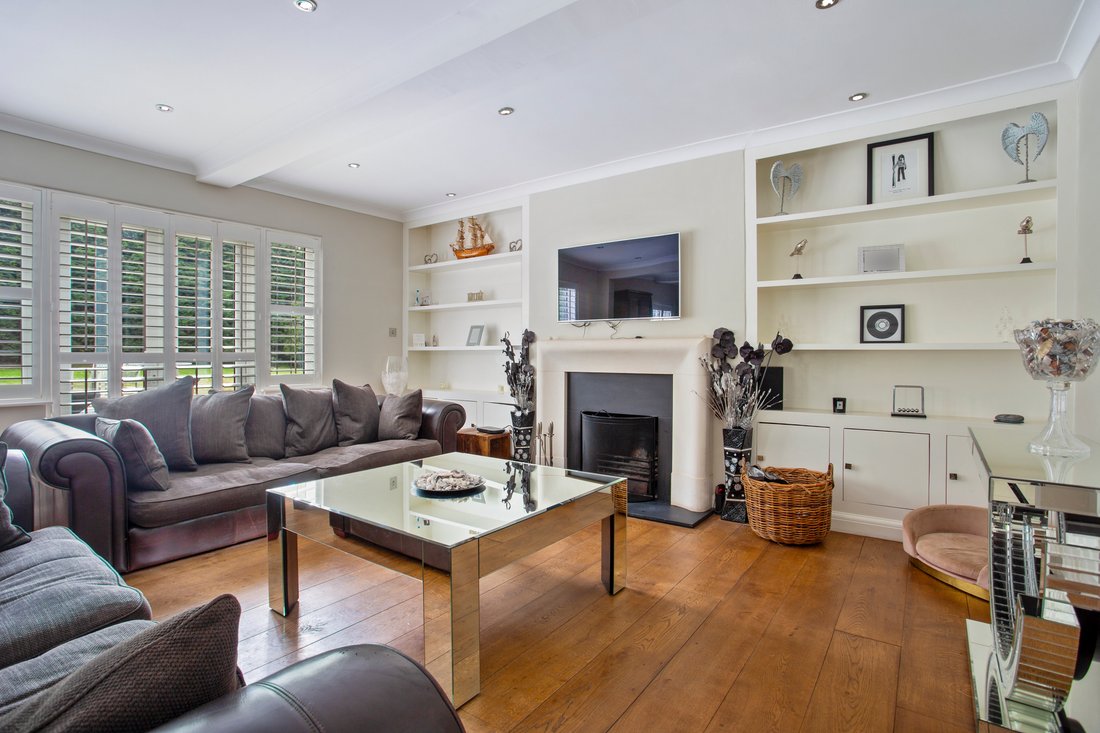 6 Bedroom Detached House For Sale In Lower Kingswood, England, United Kingdom For Sale (13318916)