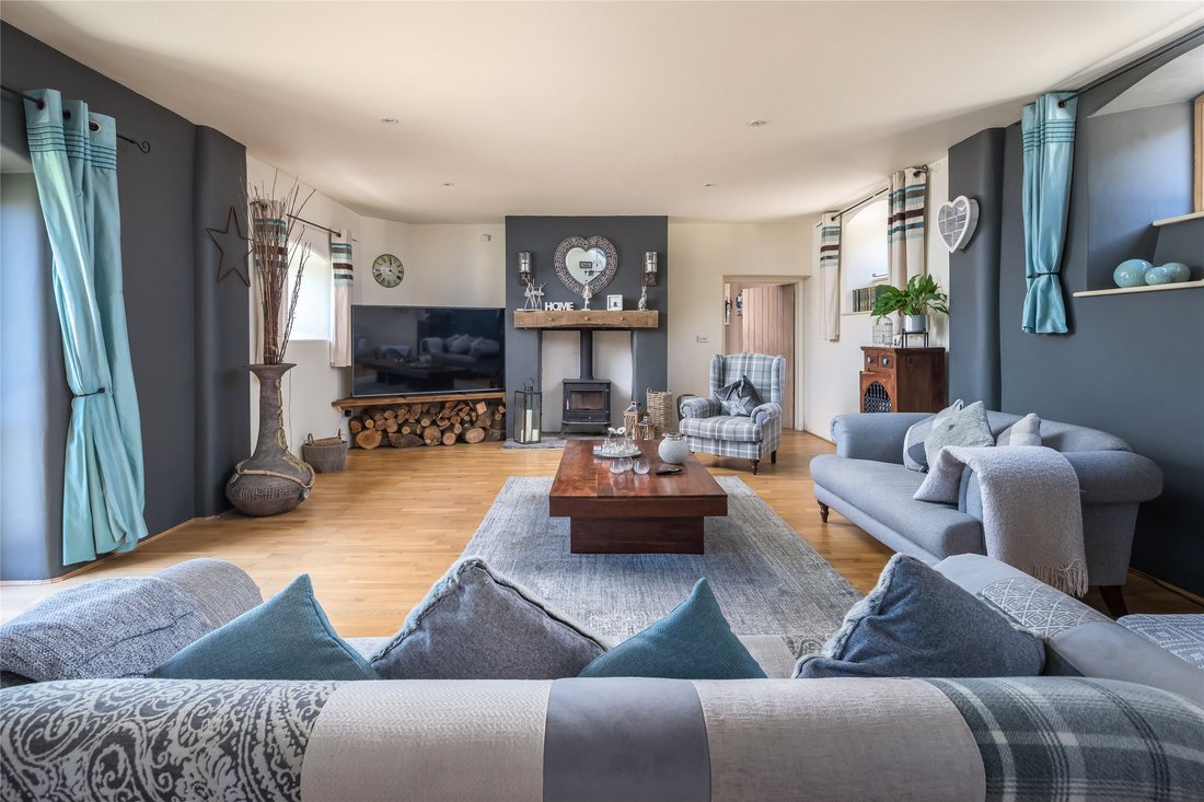 5 Bedroom Detached House For Sale In In Marhamchurch, England, United