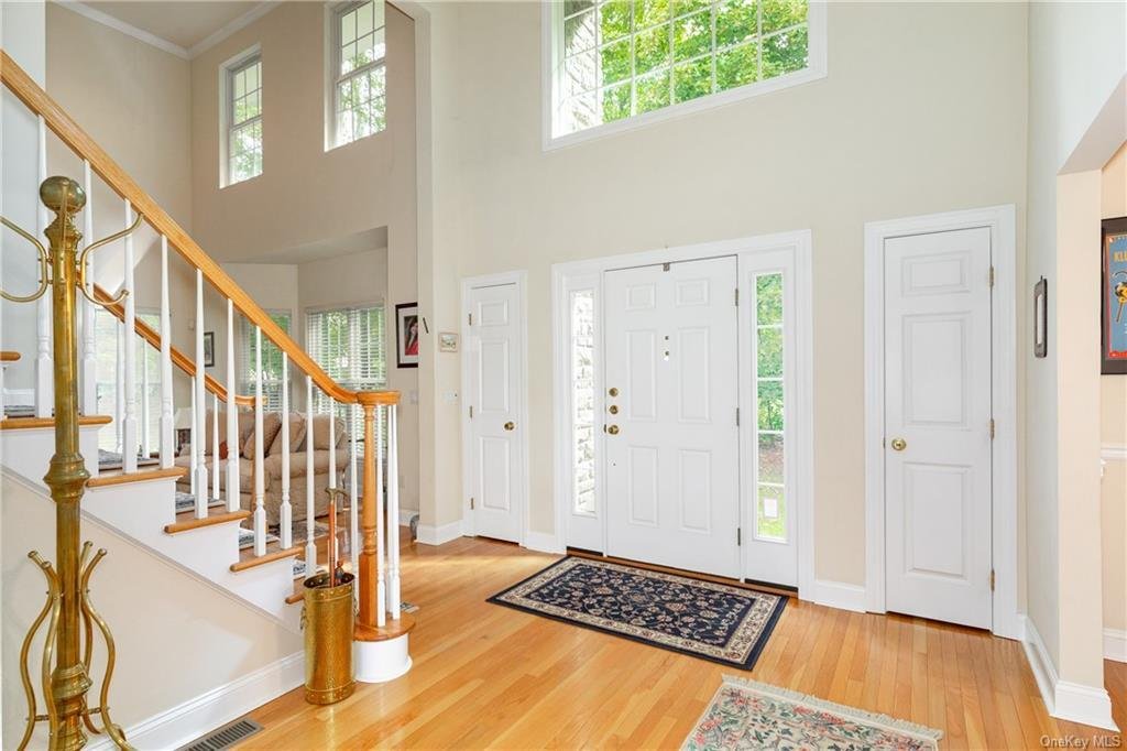 8 Michaels Lane, Poughkeepsie, Ny 12603 In Spackenkill, New York