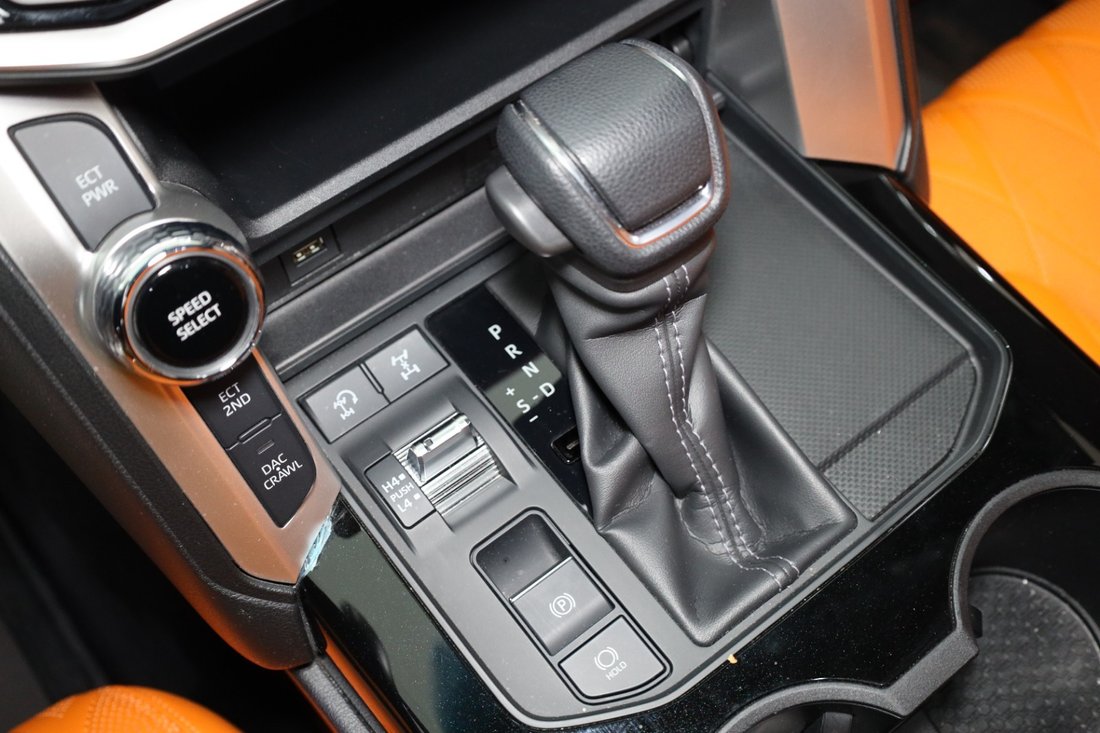Suv in Dubai, Dubai, United Arab Emirates 5 - 13338452