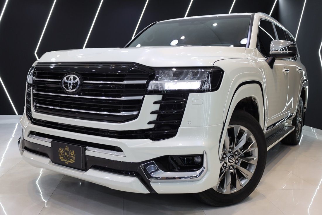 Suv in Dubai, Dubai, United Arab Emirates 3 - 13338452