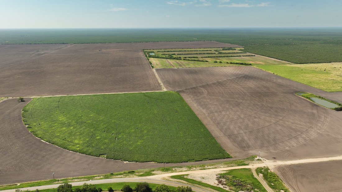375+/ La Pryor Farm, Zavala County , La In La Pryor, Texas, United