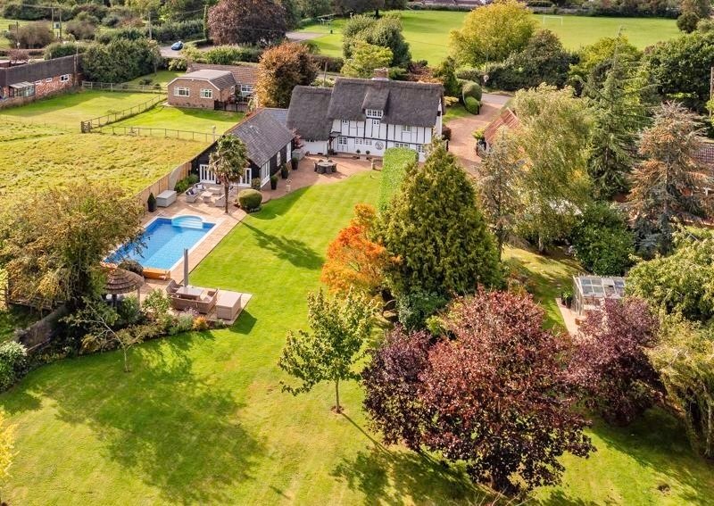 5 Bedroom House For Sale In Dunstable In Eaton Bray, England, United