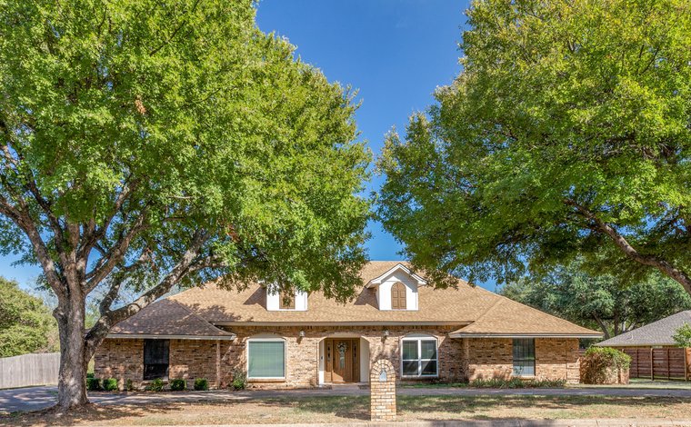 10 Amazing Houses for Sale in Fort Worth, Texas - PropertySpark