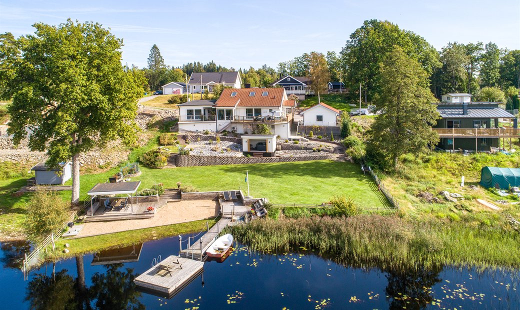 Well Maintained Villa With Lakefront Property And A In Gothenburg, Sweden For Sale (13294312)