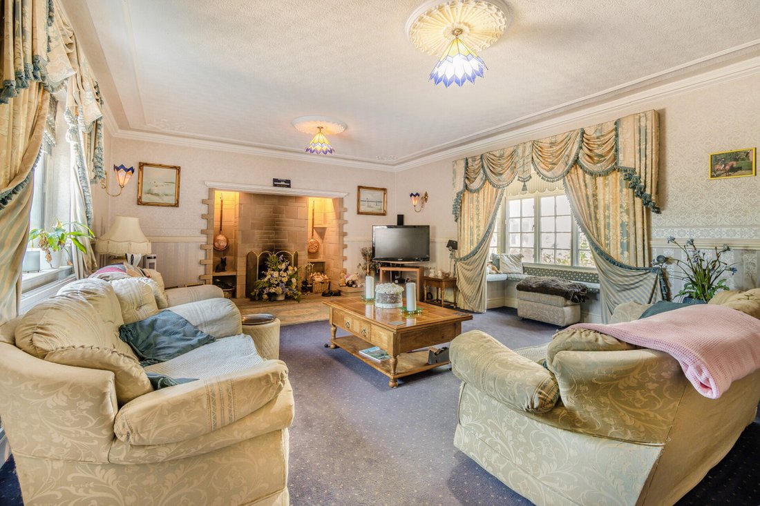 8 Bedroom Detached House For Sale In In Wychnor, England, United